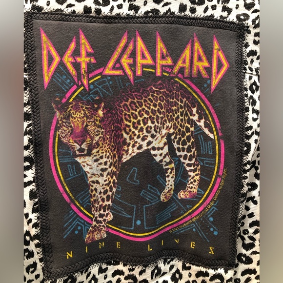 Handmade crop jean jacket DEF LEPPARD NINE LIVES leopard animal - Picture 3 of 12